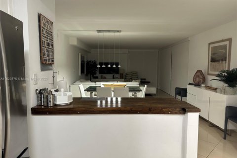 Condominio en venta en Sunny Isles Beach, Florida, 2 dormitorios, 148.92 m2 № 2022792 - foto 15