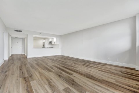Condominio en venta en Pompano Beach, Florida, 1 dormitorio, 91.23 m2 № 2078248 - foto 14