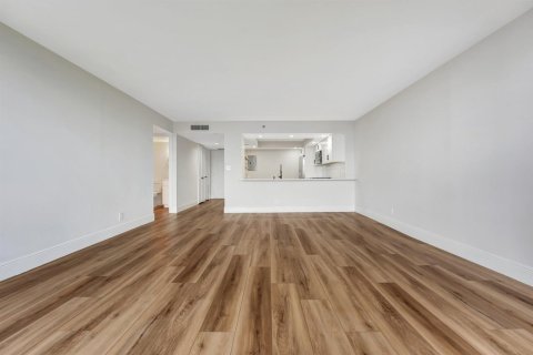 Condominio en venta en Pompano Beach, Florida, 1 dormitorio, 91.23 m2 № 2078248 - foto 15