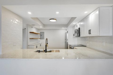 Condominio en venta en Pompano Beach, Florida, 1 dormitorio, 91.23 m2 № 2078248 - foto 11