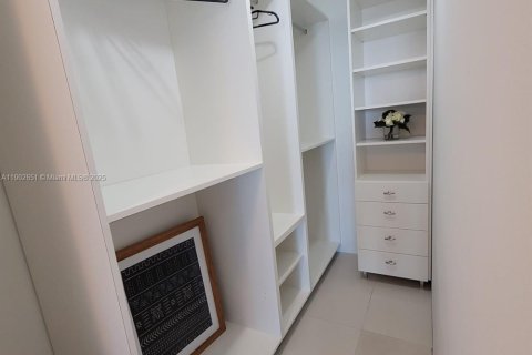 Снять в аренду кондоминиум в Майами, Флорида 2 спальни, 117.71м2, № 1953034 - фото 13