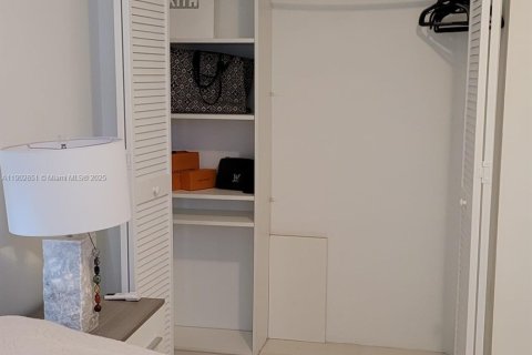 Снять в аренду кондоминиум в Майами, Флорида 2 спальни, 117.71м2, № 1953034 - фото 16