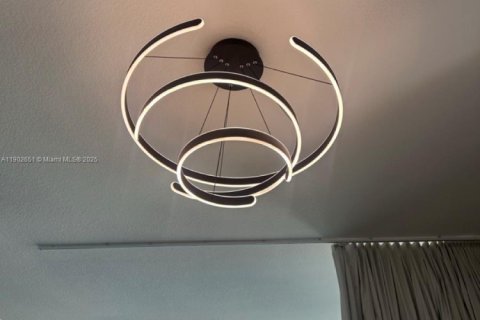 Снять в аренду кондоминиум в Майами, Флорида 2 спальни, 117.71м2, № 1953034 - фото 7