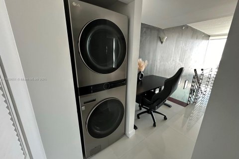 Снять в аренду кондоминиум в Майами, Флорида 2 спальни, 117.71м2, № 1953034 - фото 9