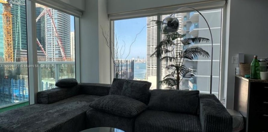 Кондоминиум с 2 спальнями в Майами, Флорида № 1953034