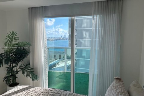 Снять в аренду кондоминиум в Майами, Флорида 2 спальни, 117.71м2, № 1953034 - фото 2
