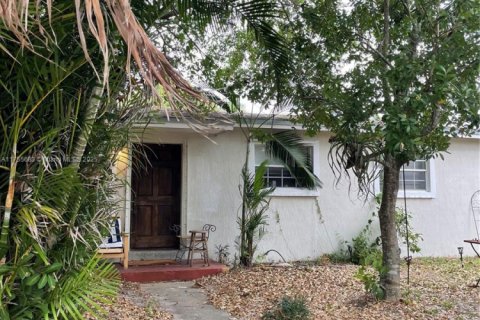 House in West Park, Florida 2 bedrooms, 106.84 sq.m. № 1702155 - photo 2