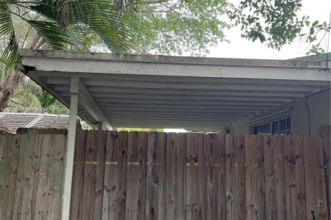 House in West Park, Florida 2 bedrooms, 106.84 sq.m. № 1702155 - photo 17
