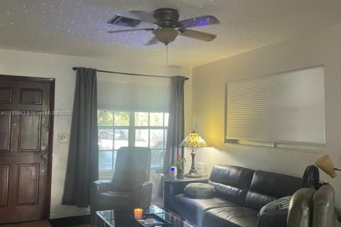 House in West Park, Florida 2 bedrooms, 106.84 sq.m. № 1702155 - photo 4