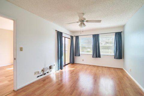 Condo in Palm Beach Gardens, Florida, 2 bedrooms  № 2260902 - photo 13