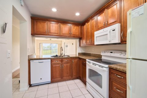 Condo in Palm Beach Gardens, Florida, 2 bedrooms  № 2260902 - photo 12