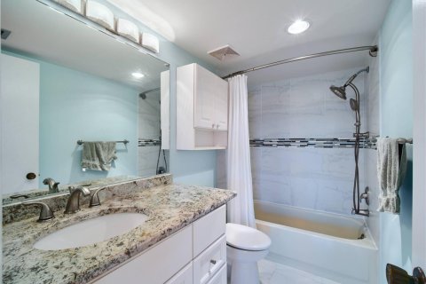 Condo in Palm Beach Gardens, Florida, 2 bedrooms  № 2260902 - photo 16
