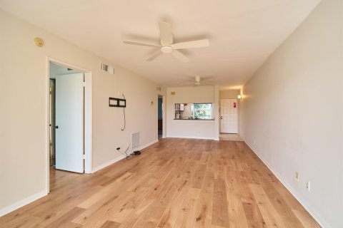 Condo in Palm Beach Gardens, Florida, 2 bedrooms  № 2260902 - photo 9