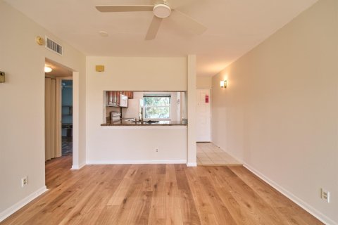 Condo in Palm Beach Gardens, Florida, 2 bedrooms  № 2260902 - photo 10