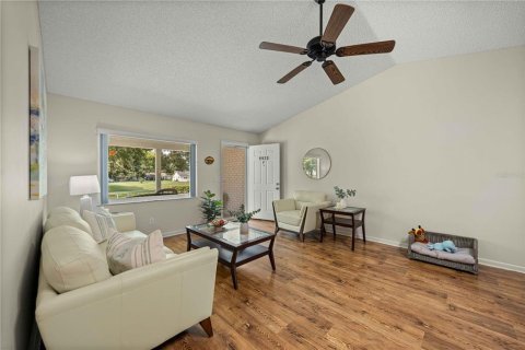 House in Ocala, Florida 2 bedrooms, 162.39 sq.m. № 2267032 - photo 12