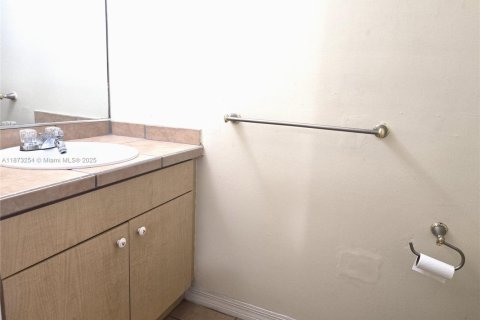 Adosado en alquiler en Miami, Florida, 2 dormitorios, 100.33 m2 № 1897997 - foto 5