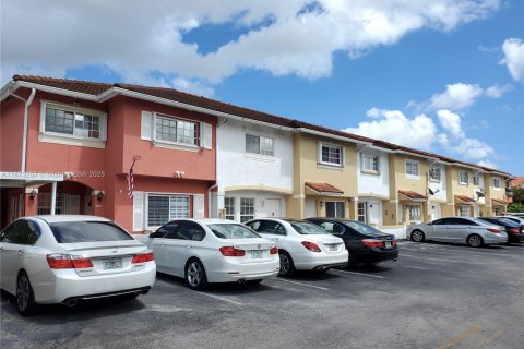 Adosado en alquiler en Miami, Florida, 2 dormitorios, 100.33 m2 № 1897997 - foto 1