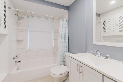 House in Sarasota, Florida 3 bedrooms, 122.54 sq.m. № 1832721 - photo 18