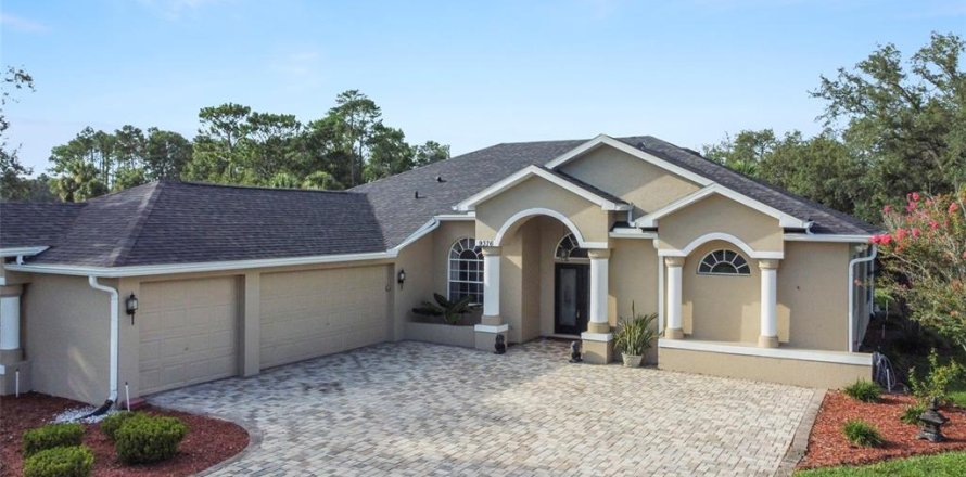 House in Weeki Wachee, Florida 3 bedrooms, 199.18 sq.m. № 1820580