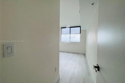 Снять в аренду кондоминиум в Майами, Флорида 2 спальни, 98.29м2, № 2077683 - фото 10
