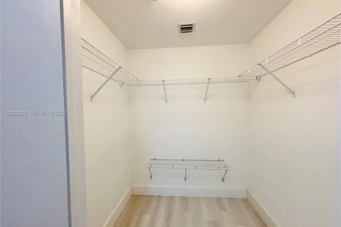 Снять в аренду кондоминиум в Майами, Флорида 2 спальни, 98.29м2, № 2077683 - фото 15