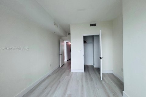 Снять в аренду кондоминиум в Майами, Флорида 2 спальни, 98.29м2, № 2077683 - фото 12