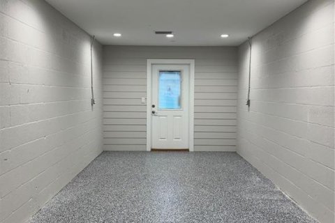 Propiedad comercial en alquiler en Winter Haven, Florida, 46.45 m2 № 2103454 - foto 3