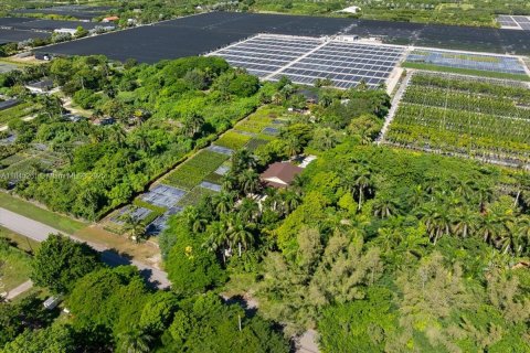 House in Homestead, Florida 3 bedrooms, 242.29 sq.m. № 1893293 - photo 11