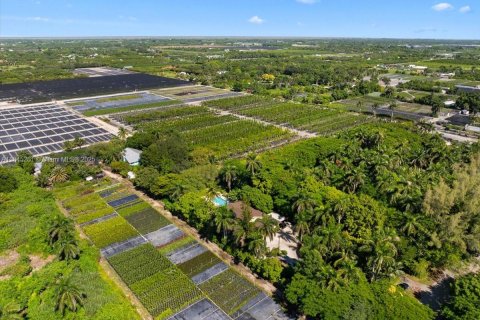 House in Homestead, Florida 3 bedrooms, 242.29 sq.m. № 1893293 - photo 12
