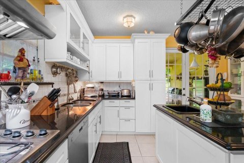 House in Homestead, Florida 3 bedrooms, 242.29 sq.m. № 1893293 - photo 24