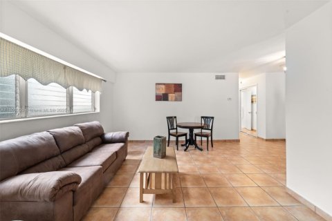 Copropriété à louer à Miami Beach, Floride: 1 chambre, 61.97 m2 № 1683625 - photo 3