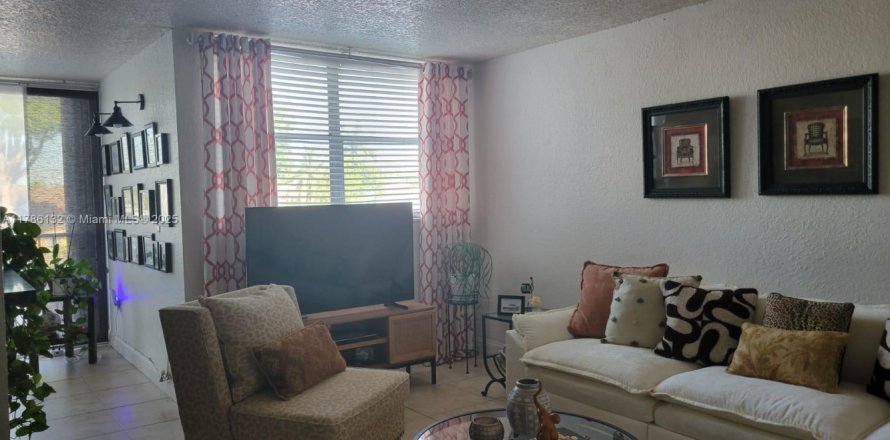 Condo in Miami, Florida, 2 bedrooms № 1715294