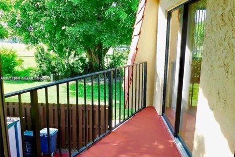 Townhouse in Boca Raton, Florida 2 bedrooms, 120.96 sq.m. № 2050763 - photo 14