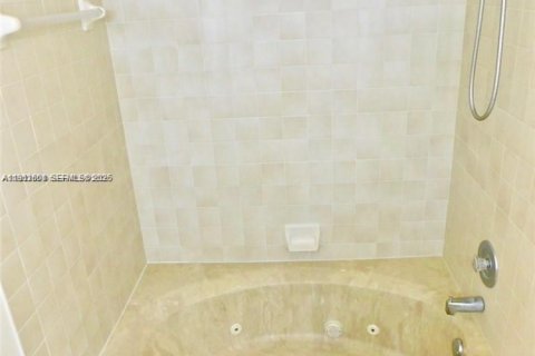 Townhouse in Boca Raton, Florida 2 bedrooms, 120.96 sq.m. № 2050763 - photo 12