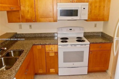 Townhouse in Boca Raton, Florida 2 bedrooms, 120.96 sq.m. № 2050763 - photo 11