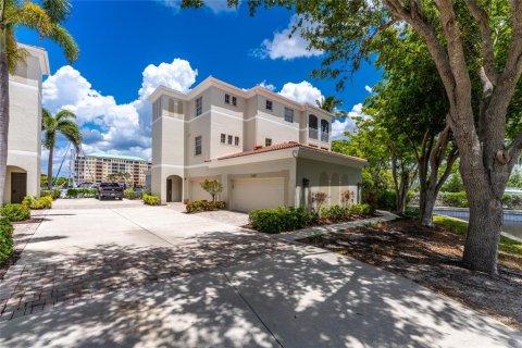 Condo à Punta Gorda, Floride, 3 chambres  № 2126321