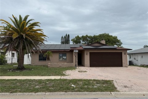 House in Port Richey, Florida 3 bedrooms, 135.08 sq.m. № 2097033