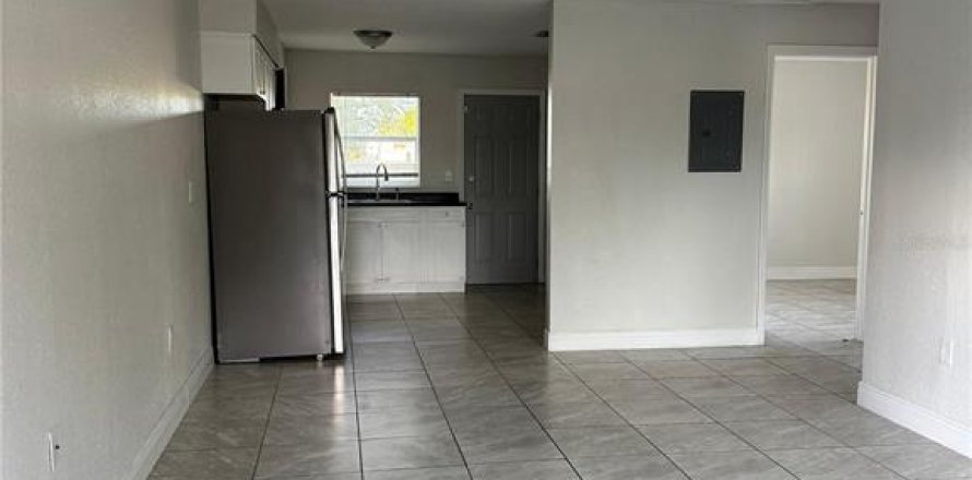 Apartment in Haines City, Florida 2 bedrooms, 74.32 sq.m. № 2204328
