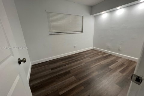 Copropriété à louer à Miami, Floride: 3 chambres, 102.1 m2 № 2051250 - photo 9