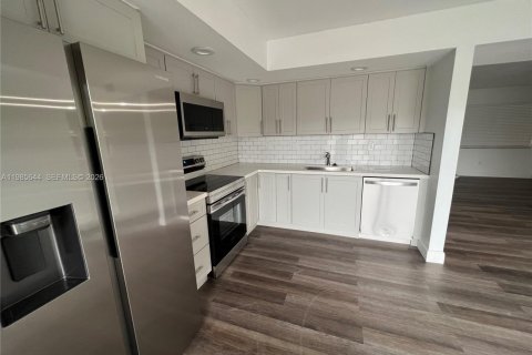 Copropriété à louer à Miami, Floride: 3 chambres, 102.1 m2 № 2051250 - photo 3