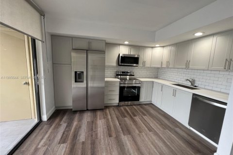 Copropriété à louer à Miami, Floride: 3 chambres, 102.1 m2 № 2051250 - photo 2