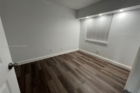 Copropriété à louer à Miami, Floride: 3 chambres, 102.1 m2 № 2051250 - photo 15