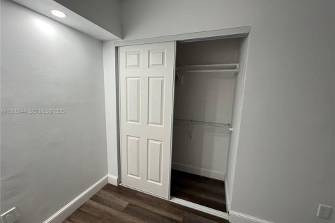 Copropriété à louer à Miami, Floride: 3 chambres, 102.1 m2 № 2051250 - photo 10