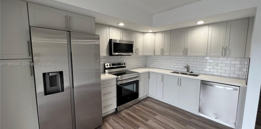 Condo à Miami, Floride, 3 chambres  № 2051250