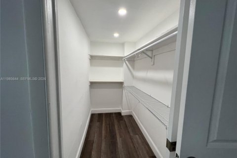 Copropriété à louer à Miami, Floride: 3 chambres, 102.1 m2 № 2051250 - photo 8