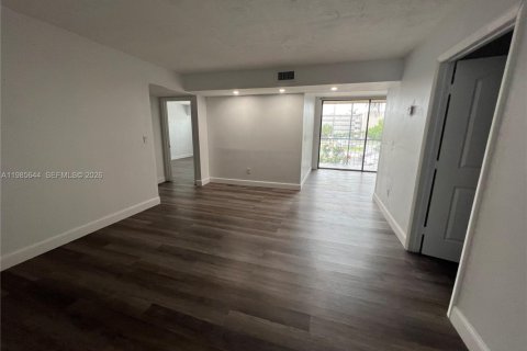 Copropriété à louer à Miami, Floride: 3 chambres, 102.1 m2 № 2051250 - photo 5