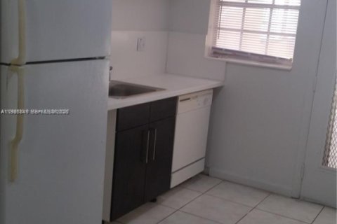 Condo à North Miami, Floride, 2 chambres  № 2047422
