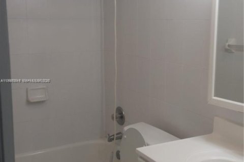 Copropriété à vendre à North Miami, Floride: 2 chambres, 116.13 m2 № 2047422 - photo 13
