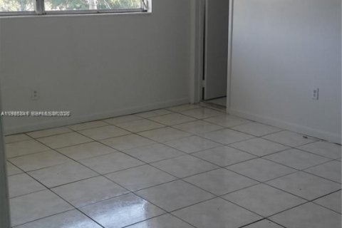 Copropriété à vendre à North Miami, Floride: 2 chambres, 116.13 m2 № 2047422 - photo 6