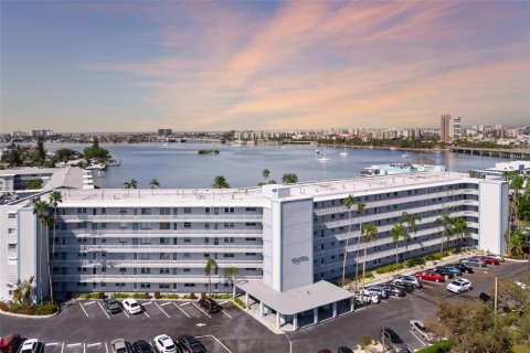 Condo à South Pasadena, Floride, 2 chambres № 2099563